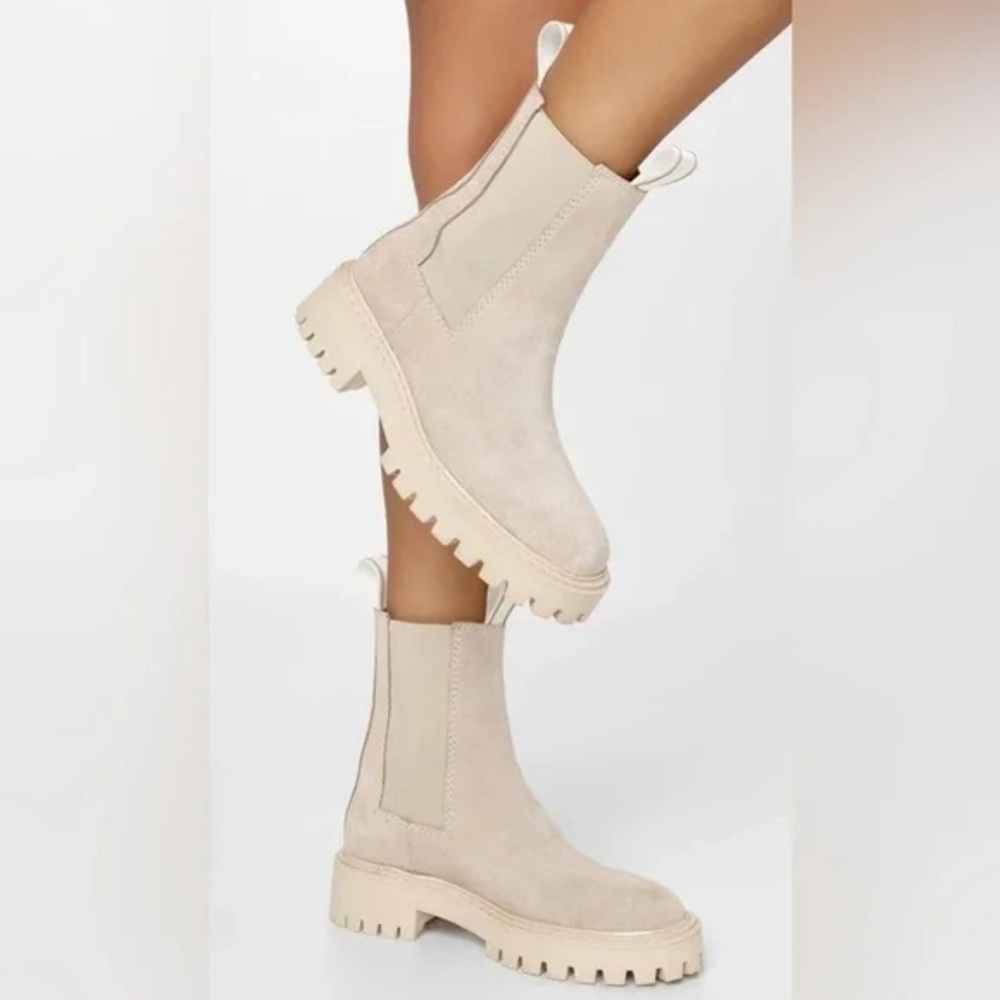 LAST Daze Suede Lug Sole Pull On Boots 10‎ Taupe